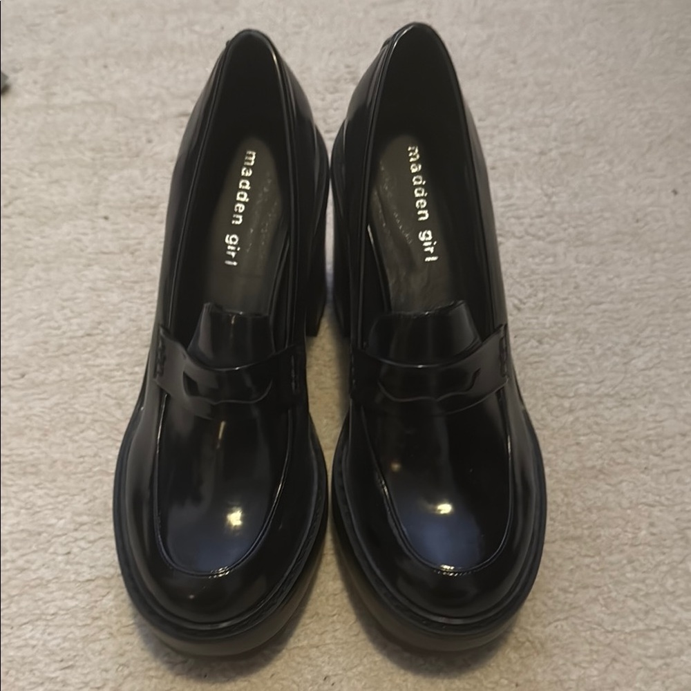 Madden Girl Kassidy Women's Black Loafers